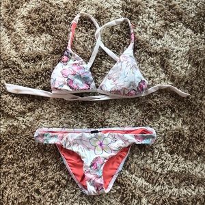 Hurley 2-piece Cream/ivory floral Bikini
